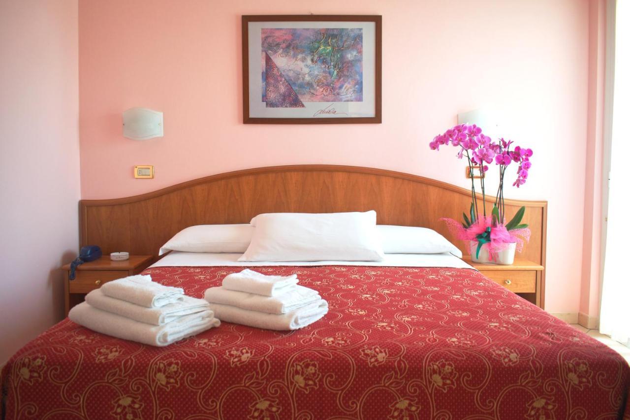 Hotel Driade Sul Mare Rimini Kültér fotó