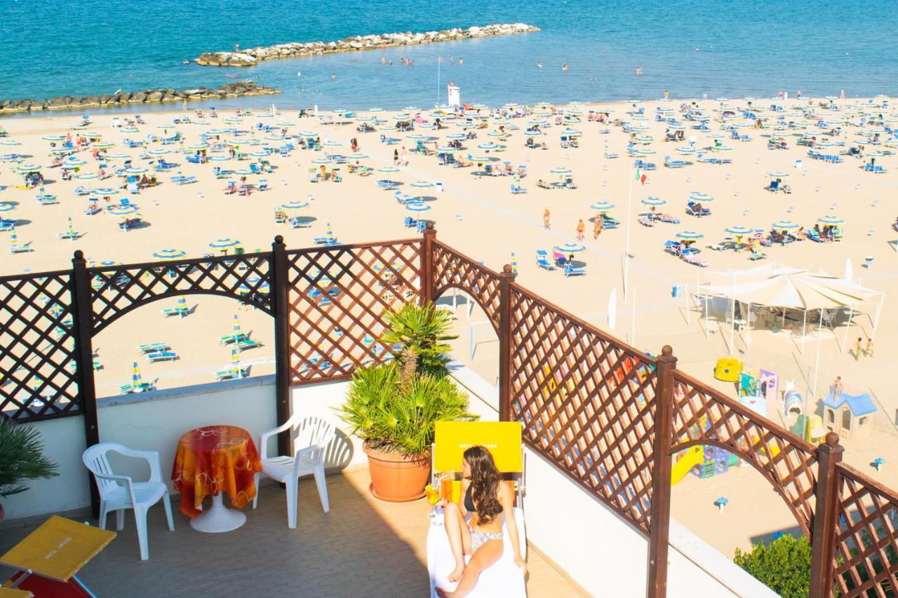 Hotel Driade Sul Mare Rimini Kültér fotó
